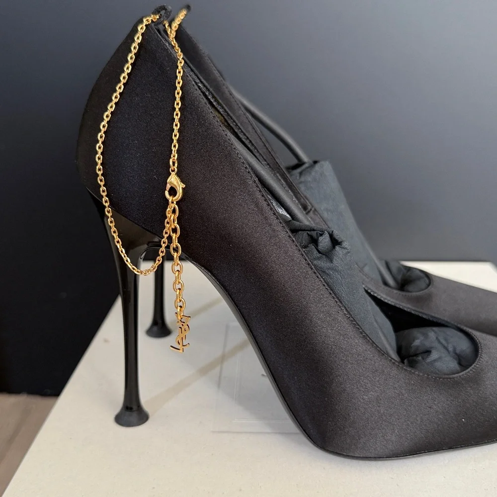Saint Laurent Black Régine Satin Crepe Pumps with Gold Chain